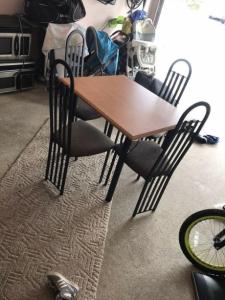 Dining table it’s really tiny very clean $100.00