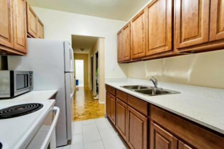 AMAZING Bachelor Apt for Rent in Great Building (across SGH)! $1,400.00