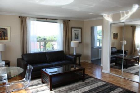 NEW RENO!! FULLY FURNISHED EXECUTIVE 1 BDRM AT AVENUE/EGLINTON $1,795.00