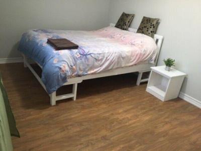 Nice room near subway weekly available