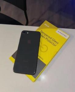 iPhone 8 64gb + brand new protection screen