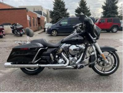 2016 Harley-Davidson Street Glide Special ** STREET GLIDE SPECIAL * SUPER LOW MILES **