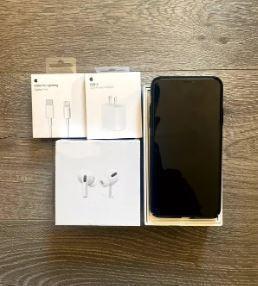 iPhone 11 Pro Max 64 GB **Airpods + Fast Charger Set*