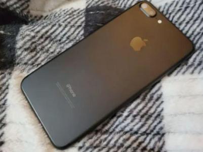 Apple iPhone 7+ plus phone in excellent condition!