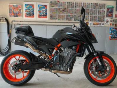 2020 KTM 890 Duke R