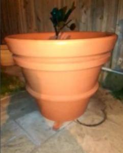 Plastic flower pots