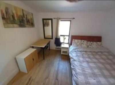 furnished room near subway in downtown weekly/monthly available