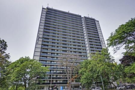 RENOVATED BACHELOR SUITE AVAILABLE! Lakeview Towers $1,350.00
