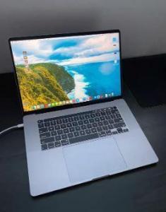 16 inch MacBook Pro Core i7 16GB 512GB