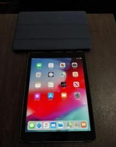 Apple IPad Air 1st Gen 16gb: Mint Condition