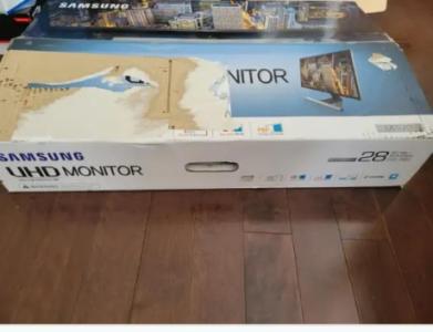 Samsung monitor 28" 4K UHD screen