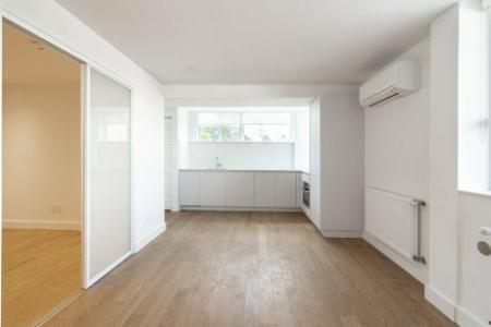 Renovated junior one bedroom, Eglinton and Bayview -