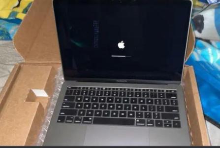 MacBook Pro (13-inch, 2017, Two Thunderbolt 3 ports)