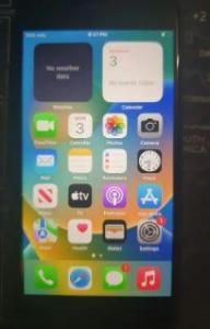 Selling iPhone SE Gen 3 64GB