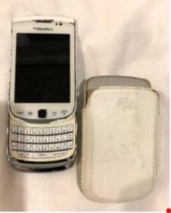 Rare white flipped BlackBerry w/original leather case AS-IS!