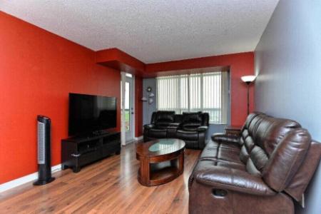 2 Bedrooms Apartment available for rent in Etobicoke. $2,350.00