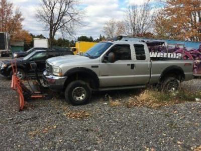 2004 Ford Super Duty F-350 SRW XL $10,990.00+ taxes