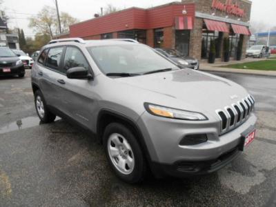 2014 Jeep Cherokee Silver No accidents 40,000km $16,995.00+ taxes