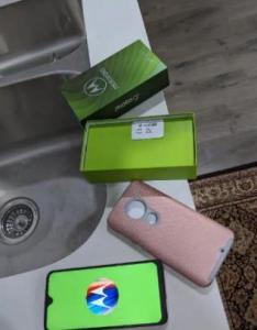 Price drop Motorola pearl white g7 64gb unlocked perfect