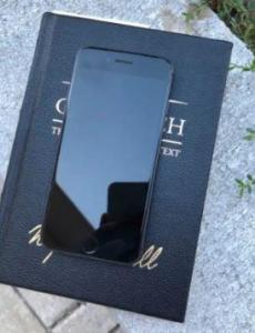 Space Black iPhone 8 64 gb unlocked like new!