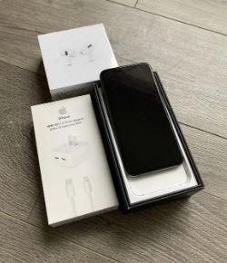 iPhone 11 Pro 64 GB ** AirPods + Fast Charger Set*
