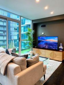 Room for Rent! Fully Furnished Condo at Lakeshore and Bathurst