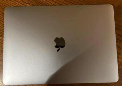 2020 Macbook Pro i5, 256 GB