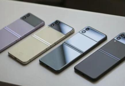 Samsung Flip 3 Like New Condition Unlocked